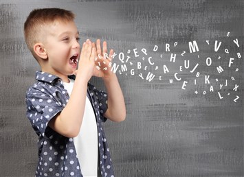 10 طرق بسيطة لتحسين التطوّر اللغوي لدى طفلكم